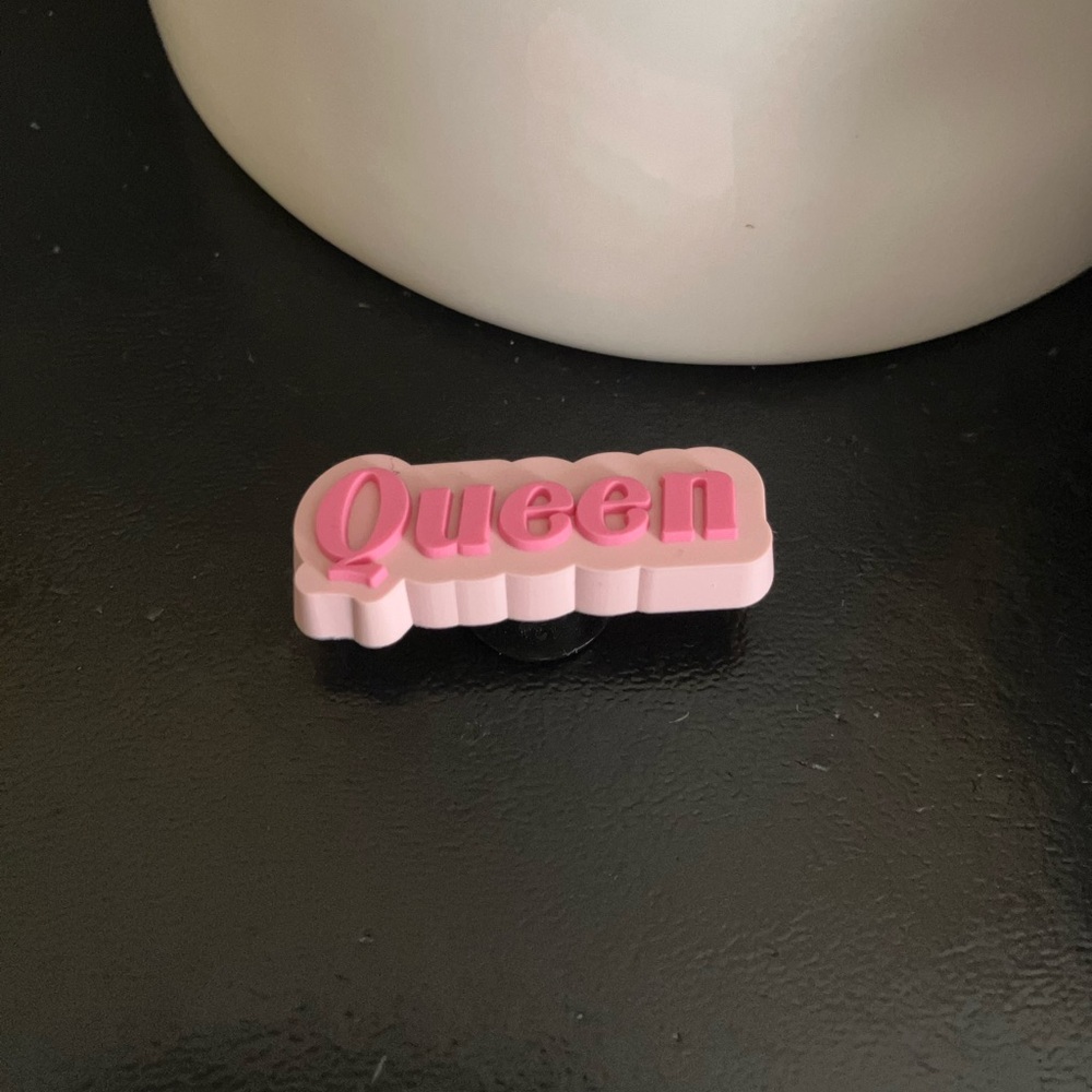 Queen crocs jibbitz